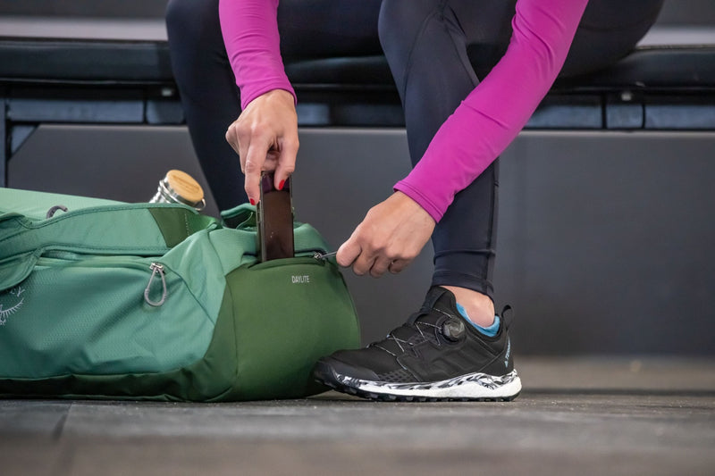 Load image into Gallery viewer, Osprey Daylite Duffle - 30L Lifestyle Image
